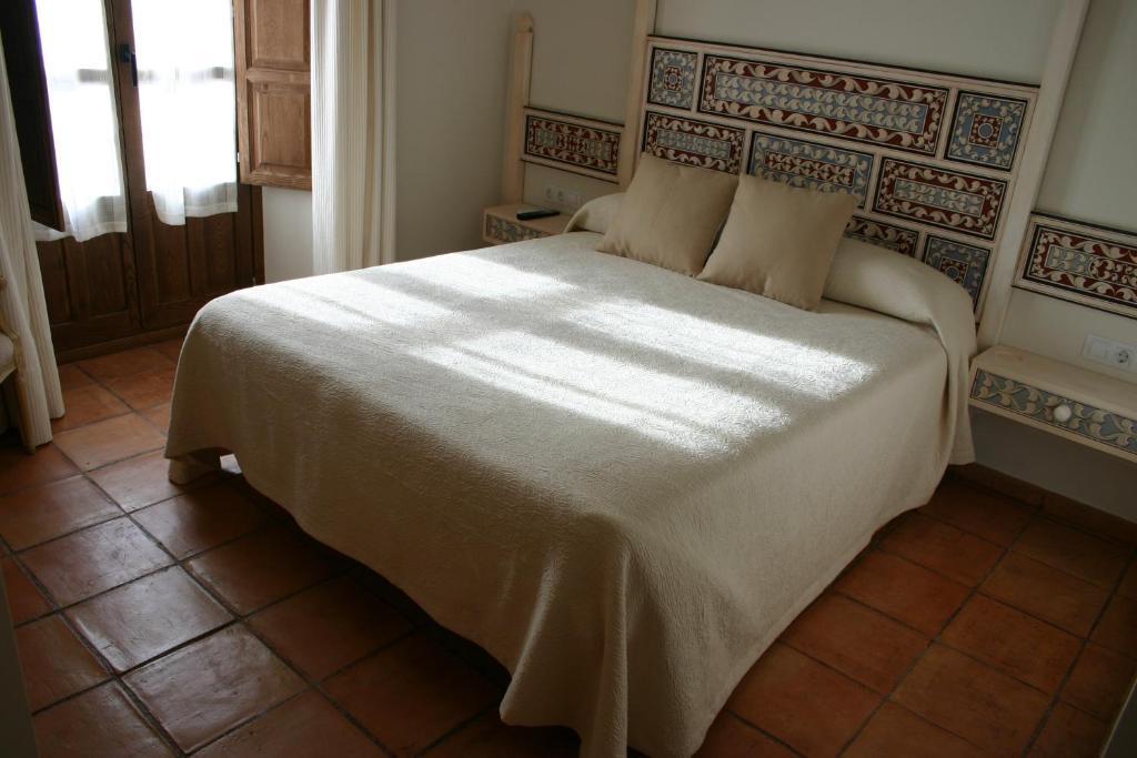 Hostal Santa Maria De Ubeda Exterior photo