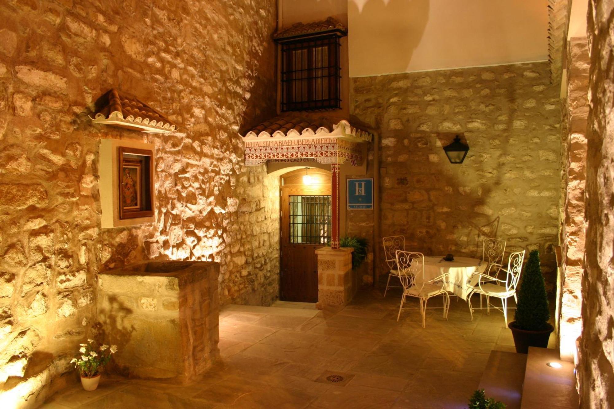 Hostal Santa Maria De Ubeda Exterior photo