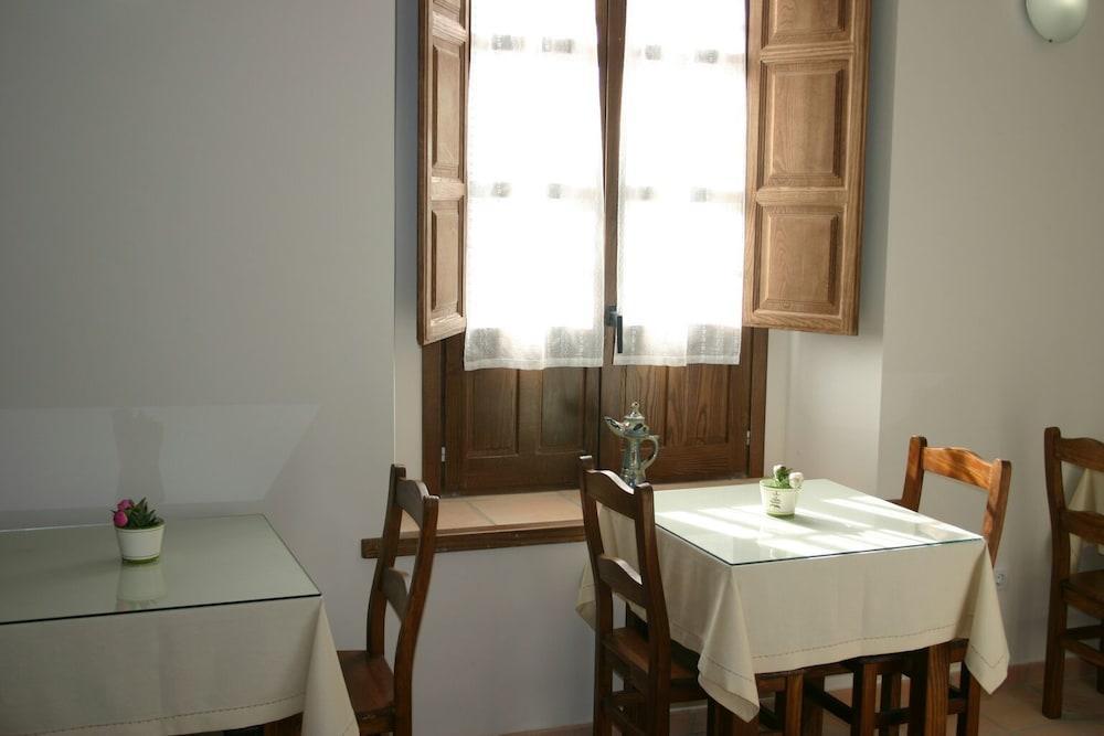 Hostal Santa Maria De Ubeda Exterior photo